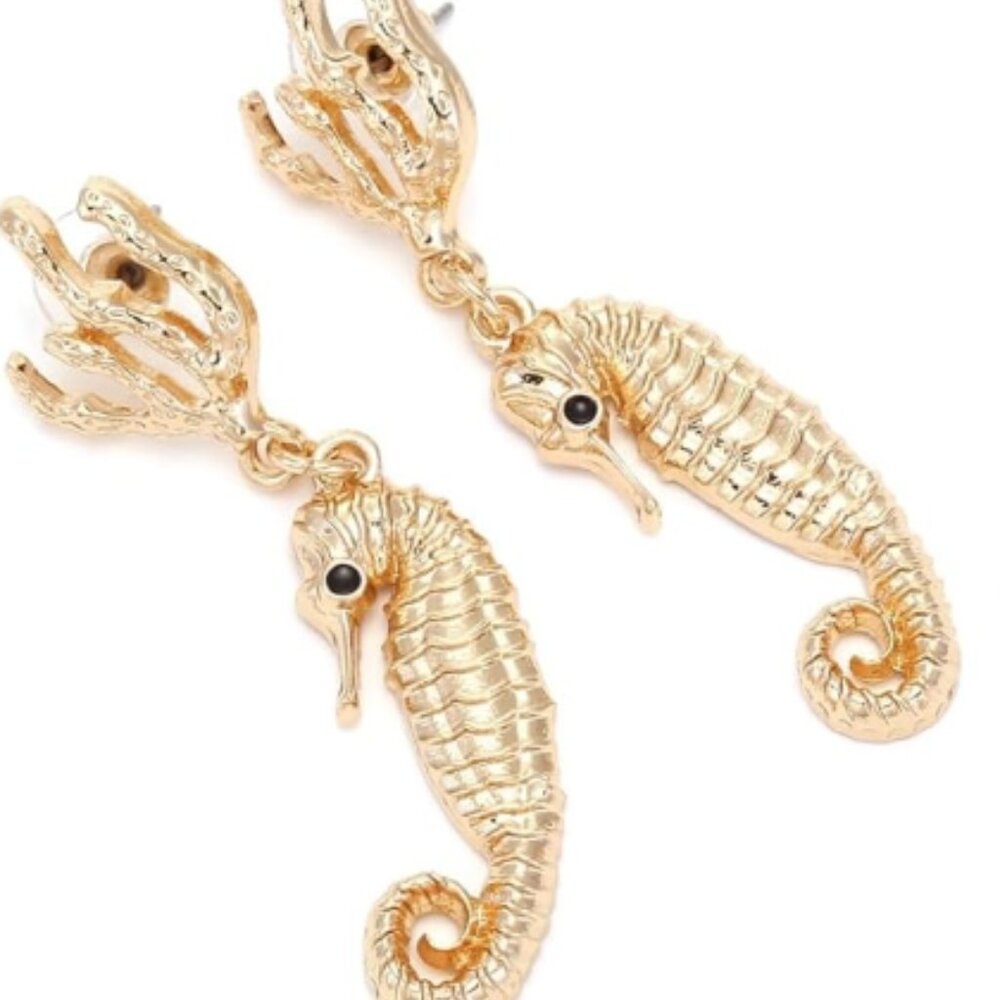 ✨Golden Seahorse Stud Earrings✨